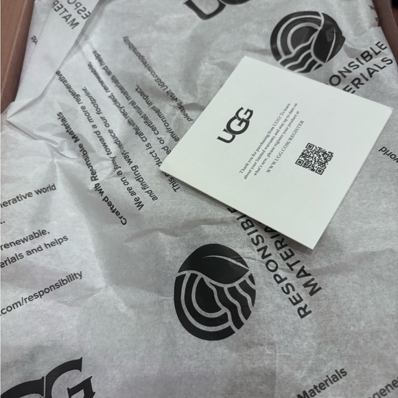 Brand new women’s Tasman Uggs size 6 chestnut. In original box and packa… - Picture 6 of 15